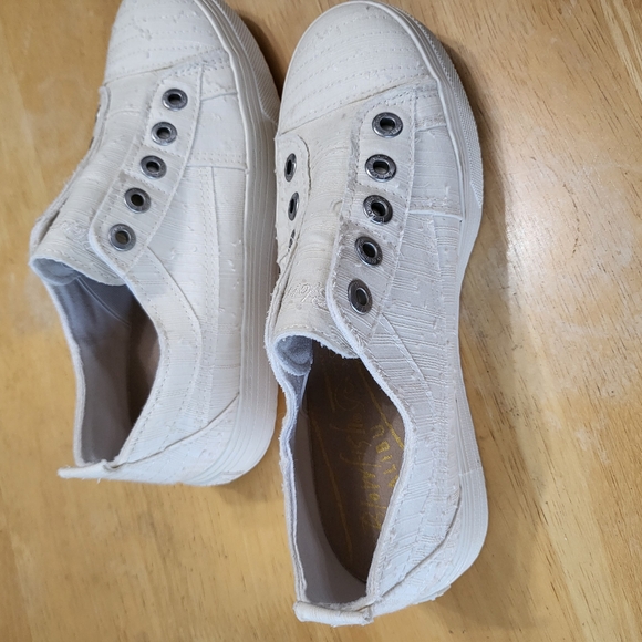 Blowfish White Sneakers Classic Design - Picture 2 of 4